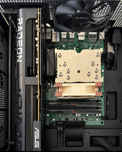 Level 2 interior: AMD Radeon graphics card, Noctua CPU cooler and ASUS motherboard